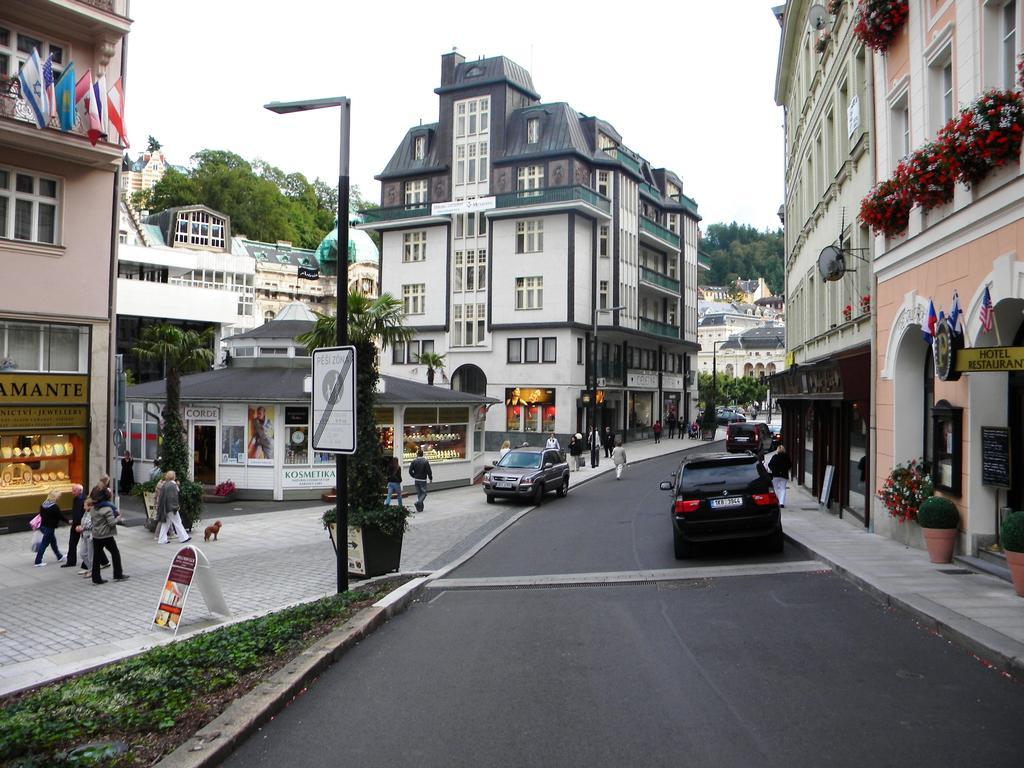 Appartement U Tri Jehnatek à Karlovy Vary Extérieur photo